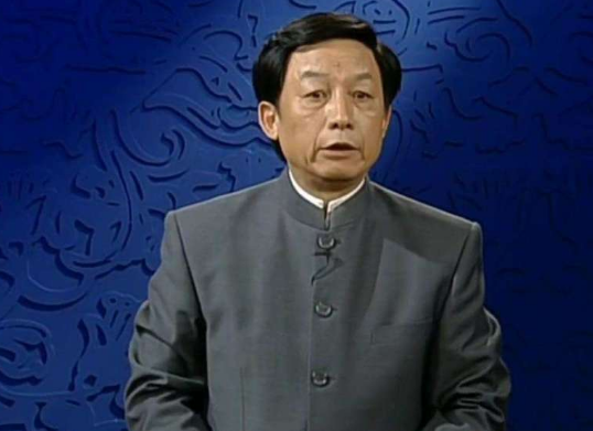 易中天为来自什么跌下神坛？