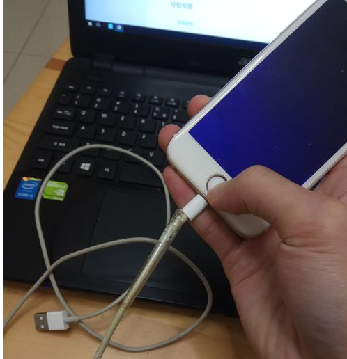 手机开机键坏了，怎样用电脑打开手机？