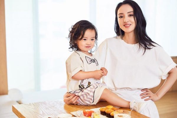 董璇与高来自以翔已正式离婚，董璇隐忍这么久，单纯是为了夫妻旧情吗？