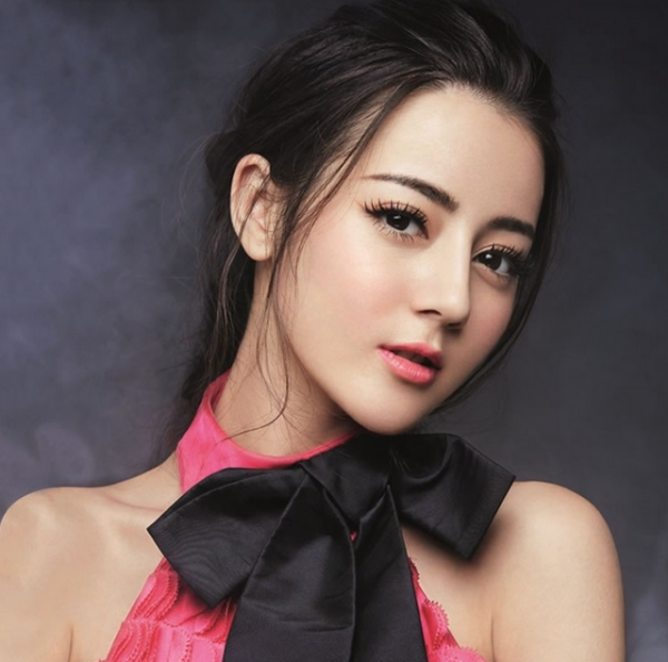 迪丽热来自巴男朋友是谁？