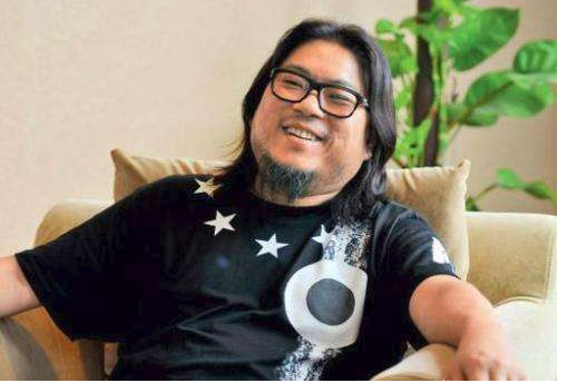 生活不止眼前的苟且，还有诗和远来自方的田野。是什么意思？