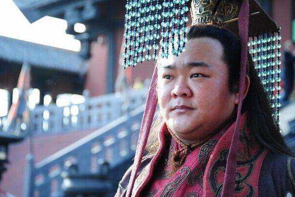 不宜妄自菲薄的薄是什么意思