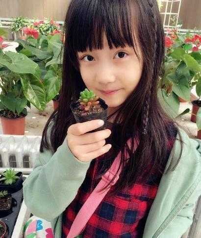 纪姿含的家庭背景是怎样的？