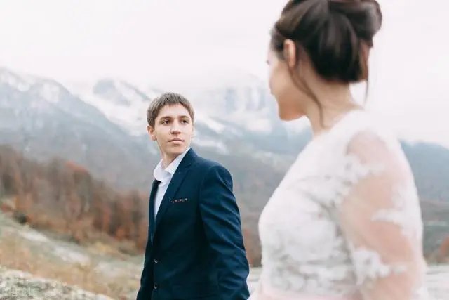 怎样就可以走出前男友劈腿，还秀恩爱的阴影？