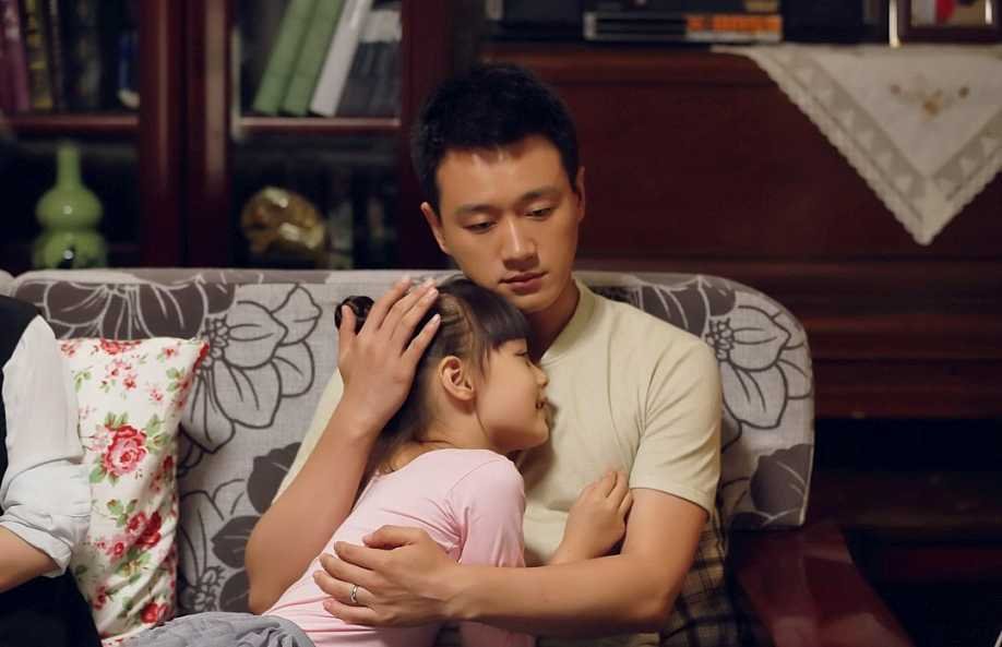 纪姿含的家庭背景是怎样的？