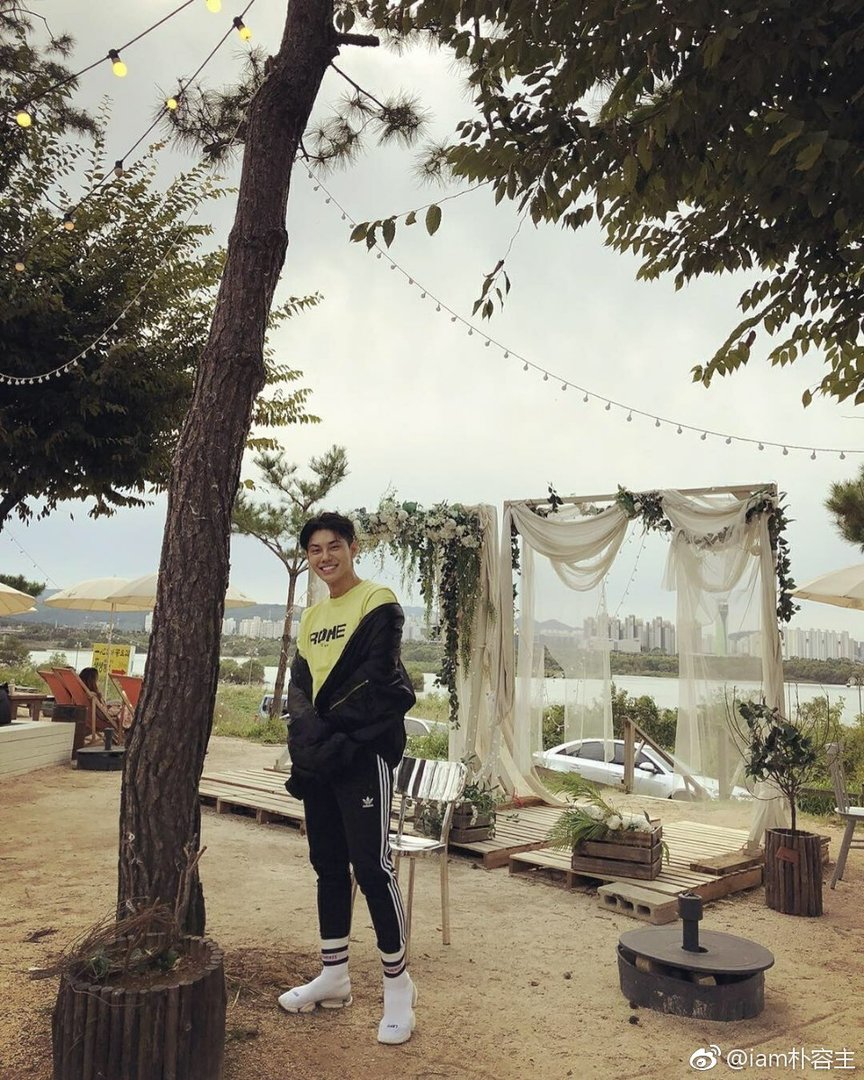 朴容主现在是什么情况，他家里很穷吗？