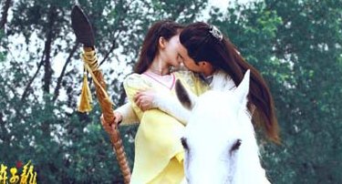 夏侯轻衣和马玉柔什么关系？