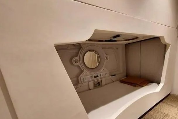 濡湿的车站未增删带翻译