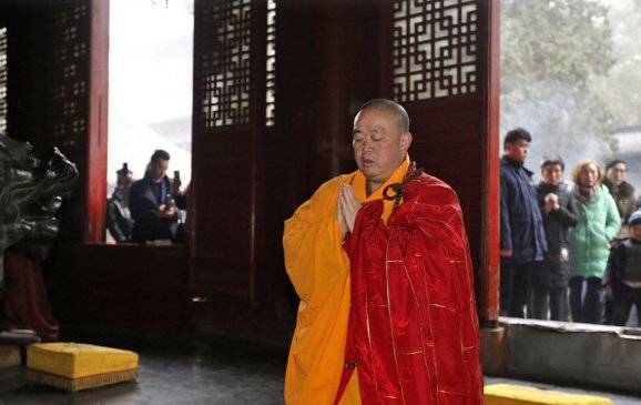 法门寺“暴雷”背后，寺庙在商业浪潮中迷失，如何避免寺庙商业化？