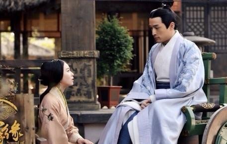 风中奇缘中莫循和皇帝是什么关系？为什么有个镜头看到皇帝自称是他舅父
