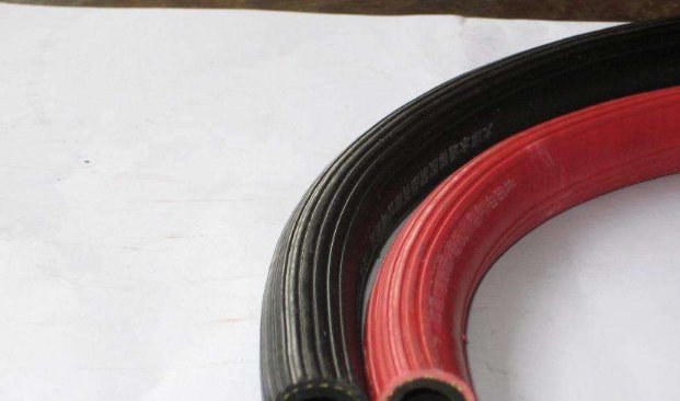 乙炔胶管什么颜色？氧气胶管什么颜色？