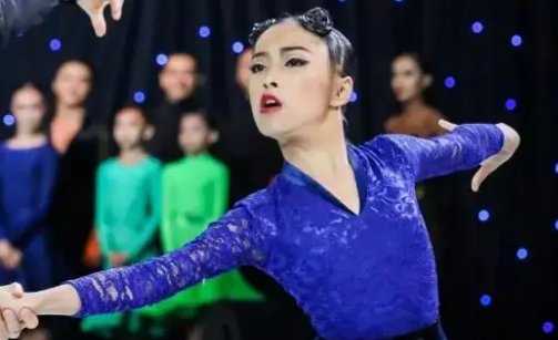 贾昊悦哪年出生