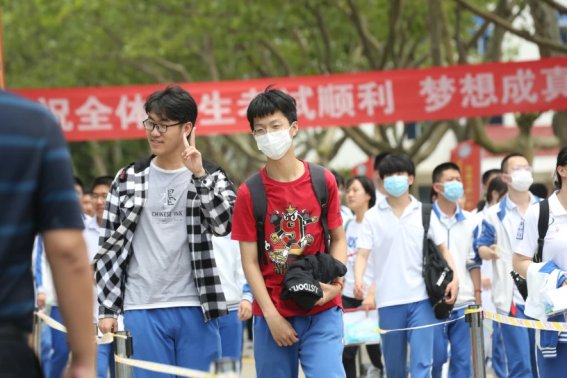 高考第一天早上考什么