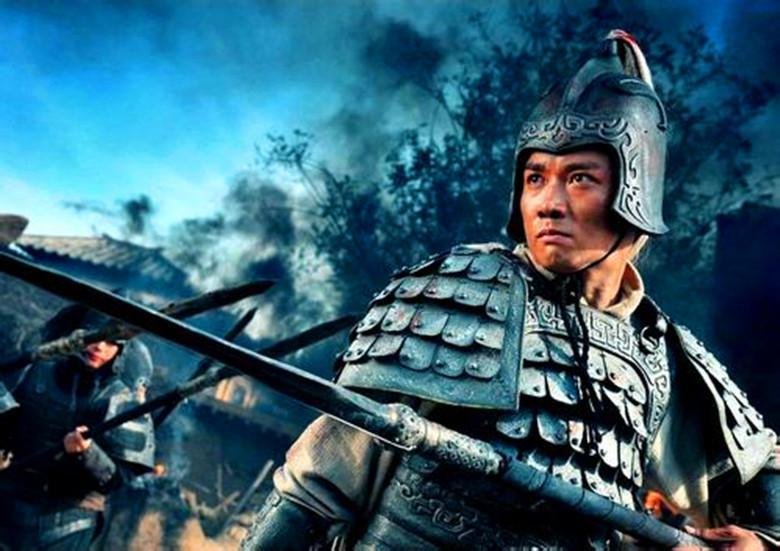 血染征袍透甲红，当阳谁敢与争锋!古来冲阵扶危主，只有常山赵子龙！谁写的?