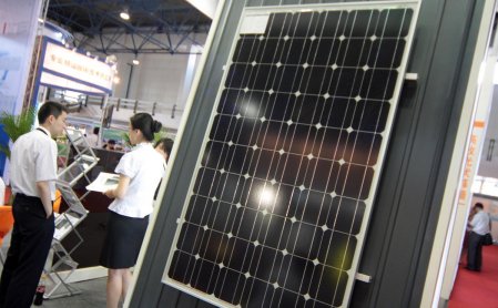 中国发展低碳经济的着力点应放在()