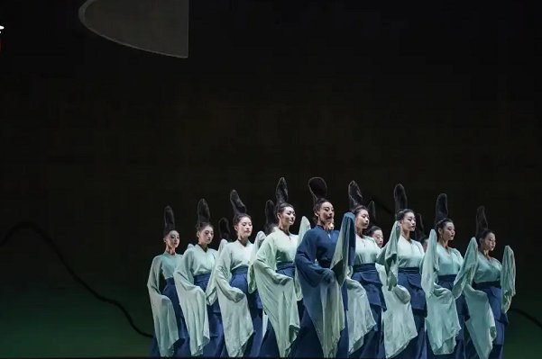 只此青绿什么意思？