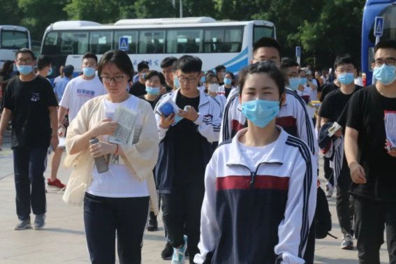 高考第一天早上考什么