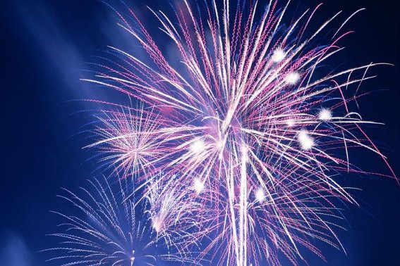 礼花绽放扩写句子