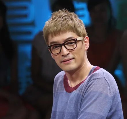 于滨汗洒《开心100之为爱向前冲》 北电校友聚一堂