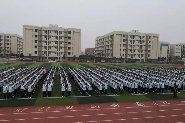 现在襄樊一中和襄樊三中哪个学校好？