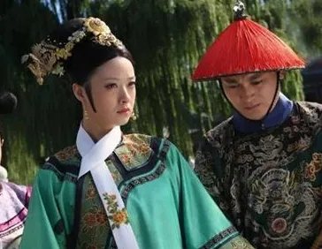 历史上的年世兰，深受雍正宠爱，地位仅次皇后