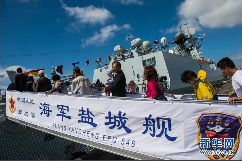 盐城舰甲板开放日 吸引众多民众到访参观