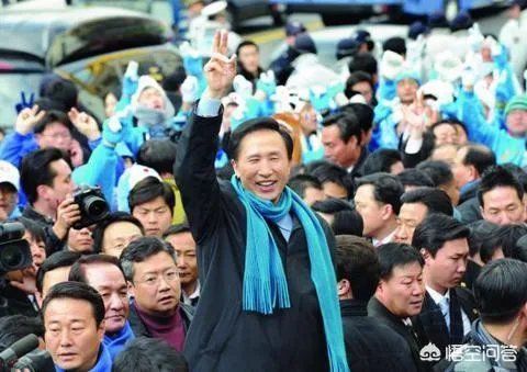 如何看待检方起诉李明博,并申请冻结其财产这件事?