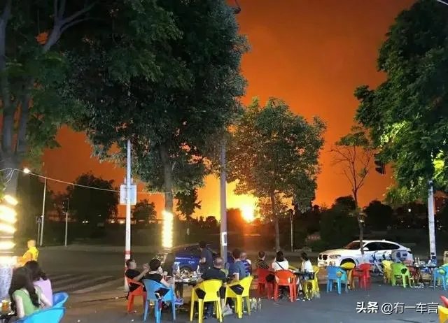 四川广汉鞭炮厂突发爆炸,现场生成巨大的蘑菇云,到底怎么回事?
