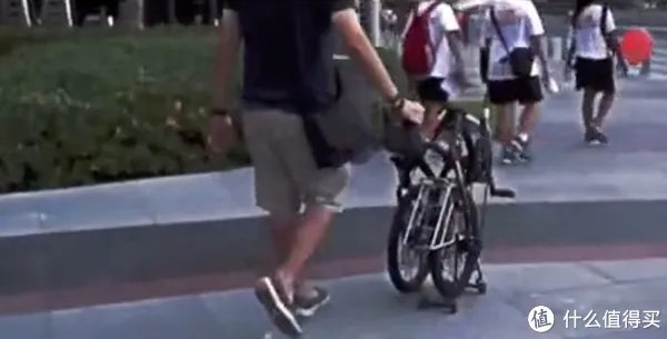 #乐骑天下# 公交通勤爱车：Langtu 狼途 14寸折叠车 开箱&后货架安装