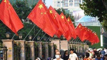 4万面五星红旗挂上武汉街头，武汉是座怎样的城市？