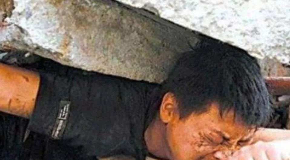 汶川地震恐怖真实图片 陈坚鬼脸原视频(半张脸是不是真的)