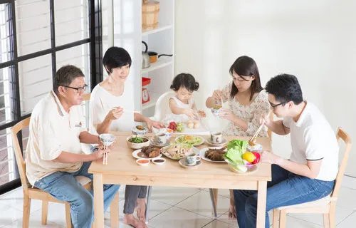 儿童餐椅怎么选？3款常见儿童餐椅