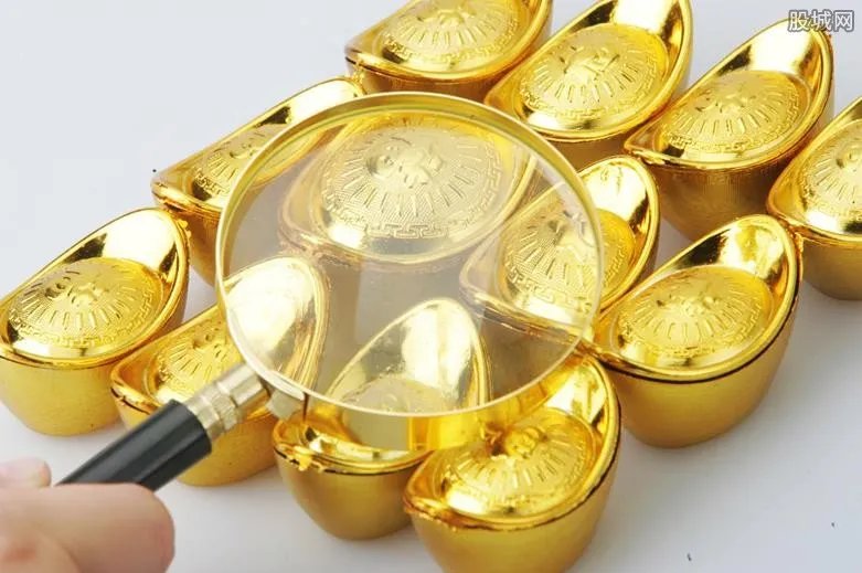 湖南一老人买房用金元宝付款 销售人员直呼豪气