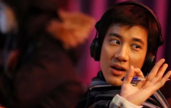 “我不像从前的自己,你也有点不像你”,请问这是哪首歌里的一句歌词