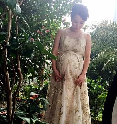 李念怀孕照微博曝光引关注 称不会成为“海藻”那样的女人