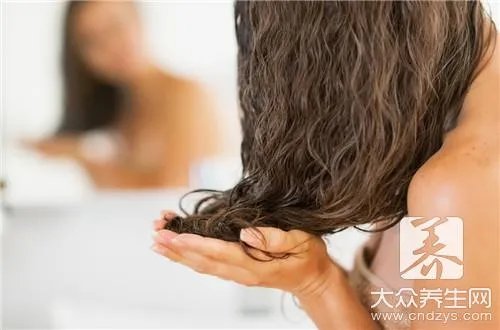  牛奶洗头发的正确方法