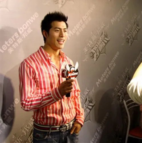 【图】名模李小兵被曝同性激情裸聊 李小兵视频完整版疯传