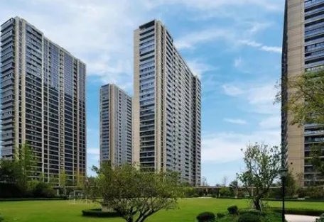 物业擅自将10年闲置房借他人住，你怎么看待这件事？