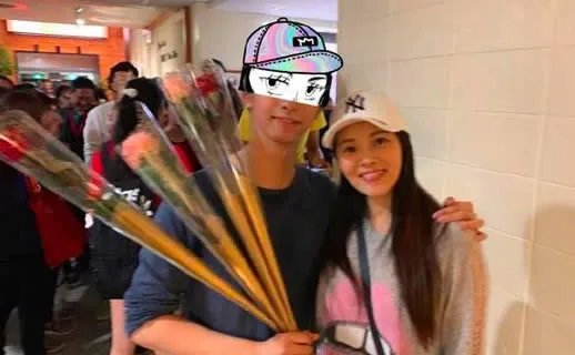 伊能静与儿子合影近照曝光:伊能静素颜哈林即高又帅