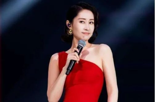 刘敏涛直播跳女团舞 现场画面曝光再现神表情