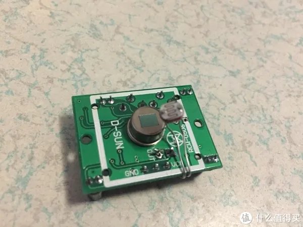 2.8元的酷毙灯改成人体红外感应夜灯