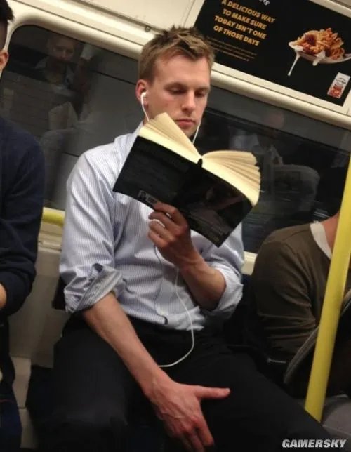 英国地铁帅哥爆红 妹子看的口水直流