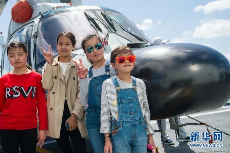 盐城舰甲板开放日 吸引众多民众到访参观