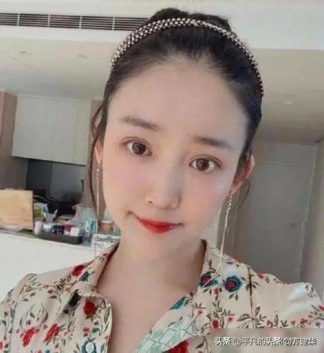 大龄剩女去做房产中介，看到谁买房赶紧贴上去，是不是更好嫁掉？