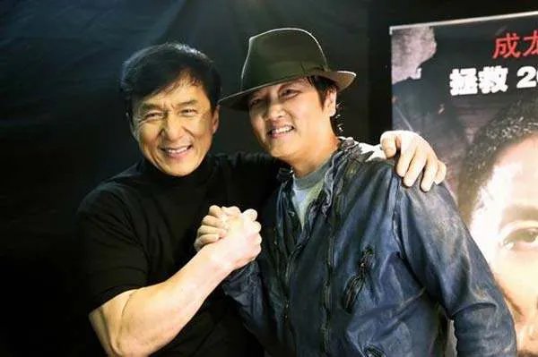 成龙死亡合影的简介