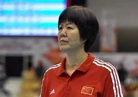 郎平确认带队至东京奥运会结束,她是不是一名尽职尽责的教练?