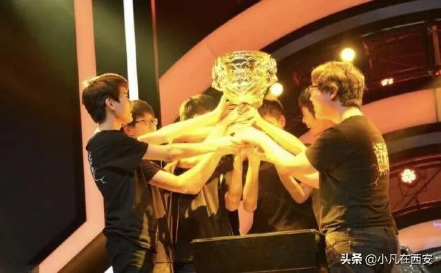 LPL2015年春夏冠军分别是谁？