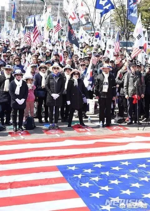 如何看待检方起诉李明博,并申请冻结其财产这件事?