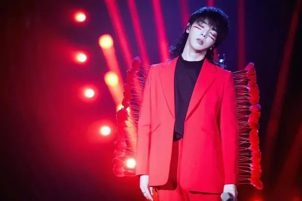 哥谭是华晨宇的,更是蝙蝠侠的