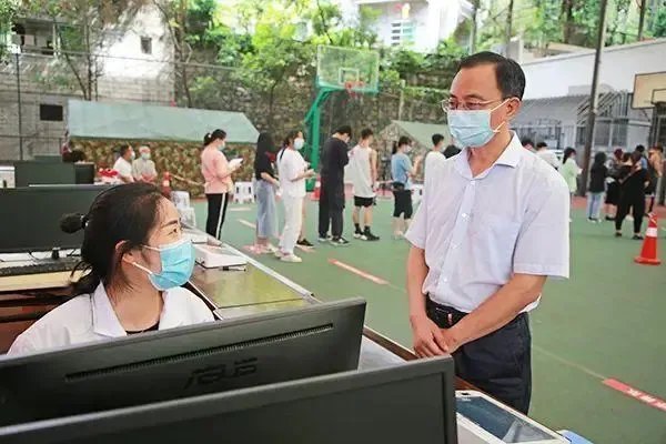 世卫表示目前不推荐接种疫苗加强针，不推荐的原因是什么？